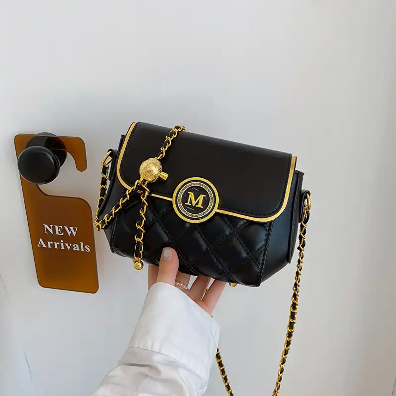 Versatile Diamond Chain Bag