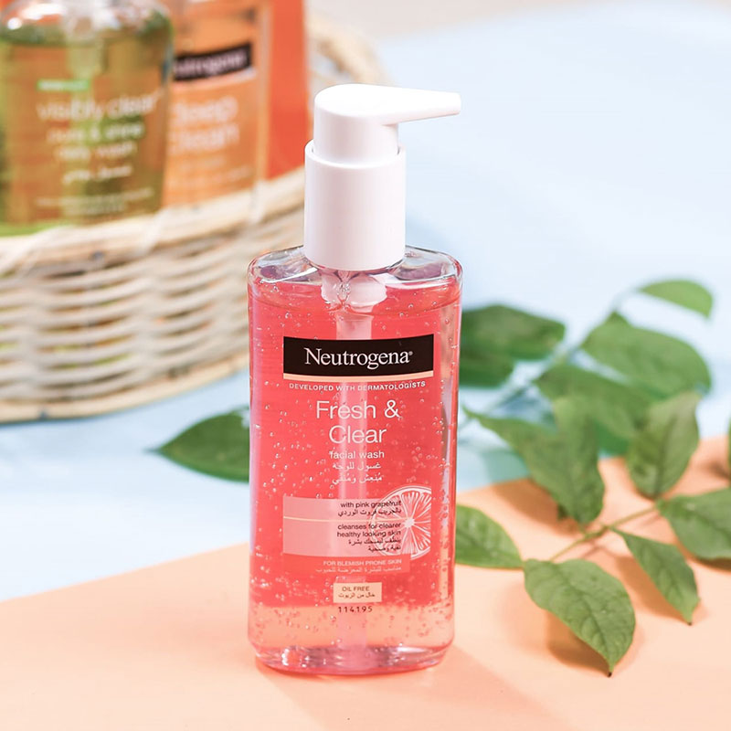 NEUTROGENA Fresh & Clear Facial Wash - 200ml